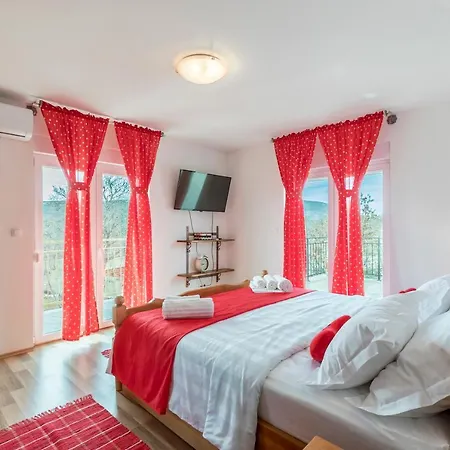 Podrugovi Dvori With Pool Vila *