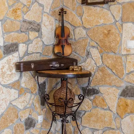 Podrugovi Dvori With Pool Vila