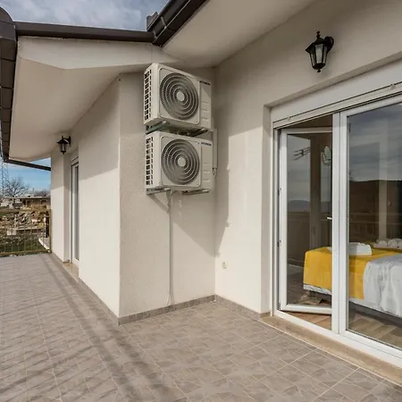 Podrugovi Dvori With Pool Vila