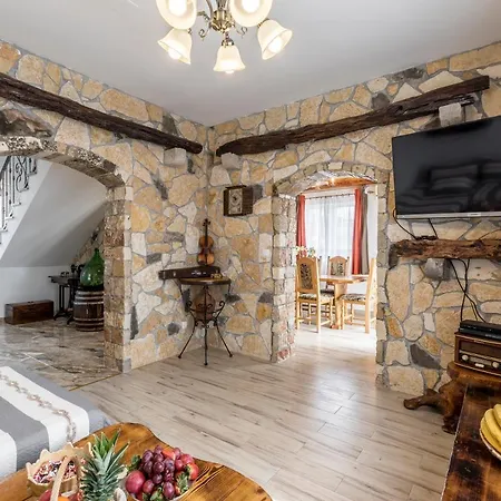 Podrugovi Dvori With Pool Koprivno