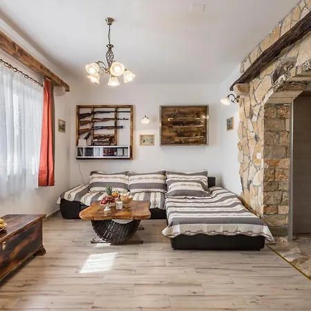 Podrugovi Dvori With Pool Vila *