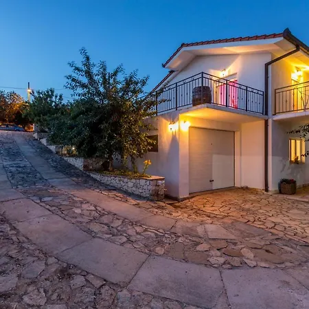 Podrugovi Dvori With Pool