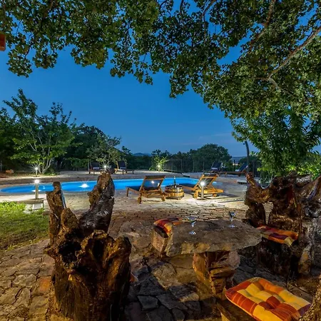 Podrugovi Dvori With Pool Vila Koprivno