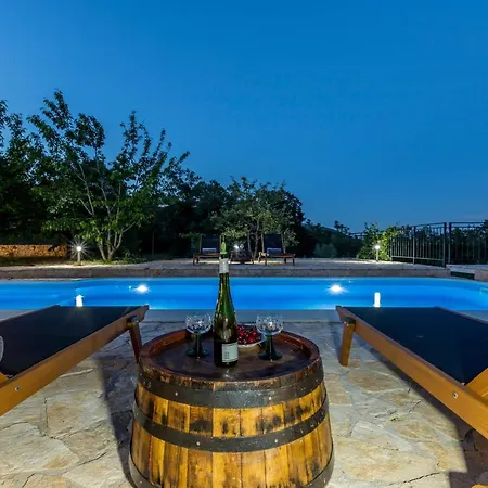Podrugovi Dvori With Pool Vila *