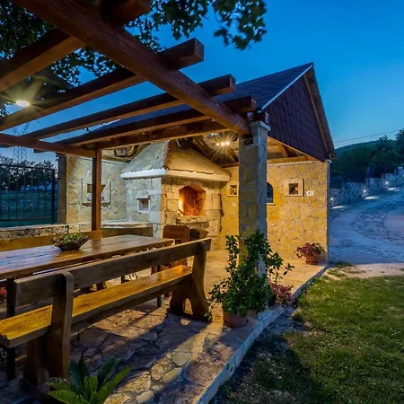 Podrugovi Dvori With Pool Vila