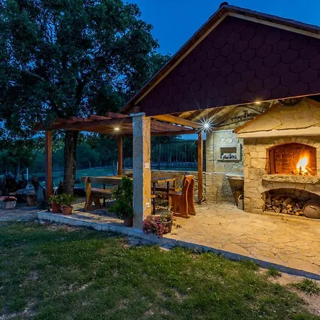 Podrugovi Dvori With Pool Villa