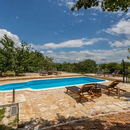 Podrugovi Dvori With Pool