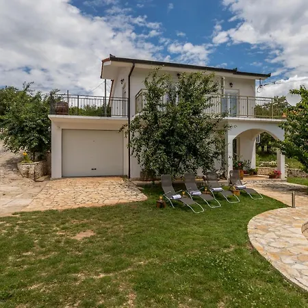 Podrugovi Dvori With Pool Koprivno