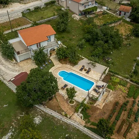 Podrugovi Dvori With Pool Koprivno