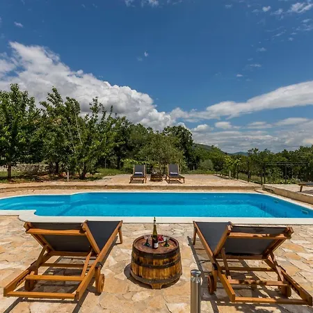 Podrugovi Dvori With Pool Villa