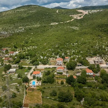 Podrugovi Dvori With Pool Vila