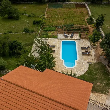 Villa Podrugovi Dvori With Pool