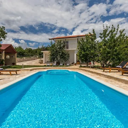 Podrugovi Dvori With Pool *
