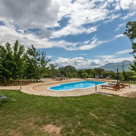 Podrugovi Dvori With Pool Vila *