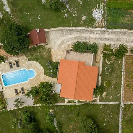 Podrugovi Dvori With Pool Vila