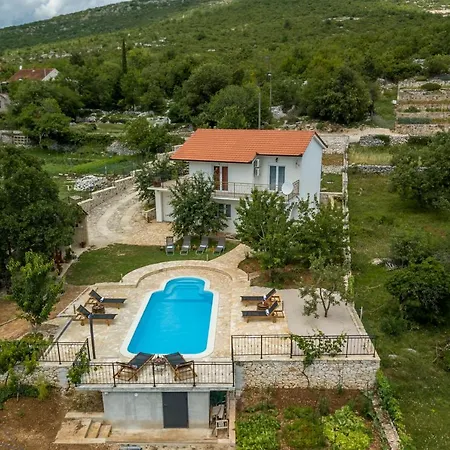 Podrugovi Dvori With Pool Koprivno