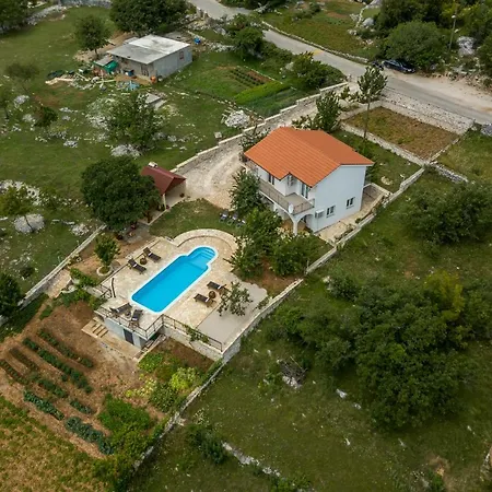 Villa Podrugovi Dvori With Pool
