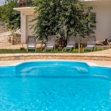 Vila Podrugovi Dvori With Pool