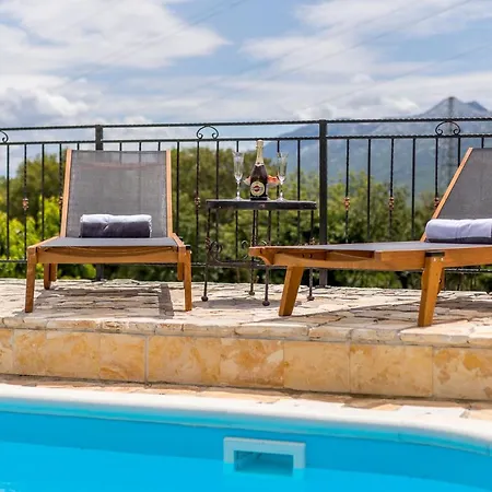 Podrugovi Dvori With Pool
