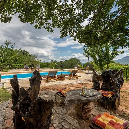 Podrugovi Dvori With Pool Koprivno