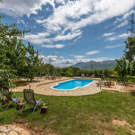 Podrugovi Dvori With Pool Vila *