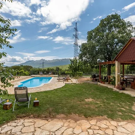 Villa Podrugovi Dvori With Pool