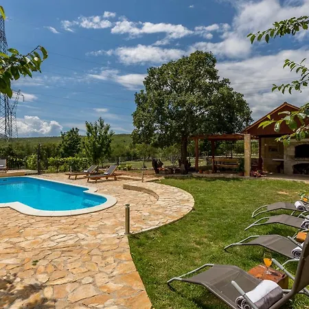 Vila Podrugovi Dvori With Pool Koprivno