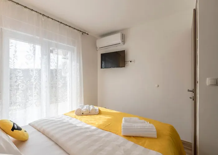 Podrugovi Dvori With Pool