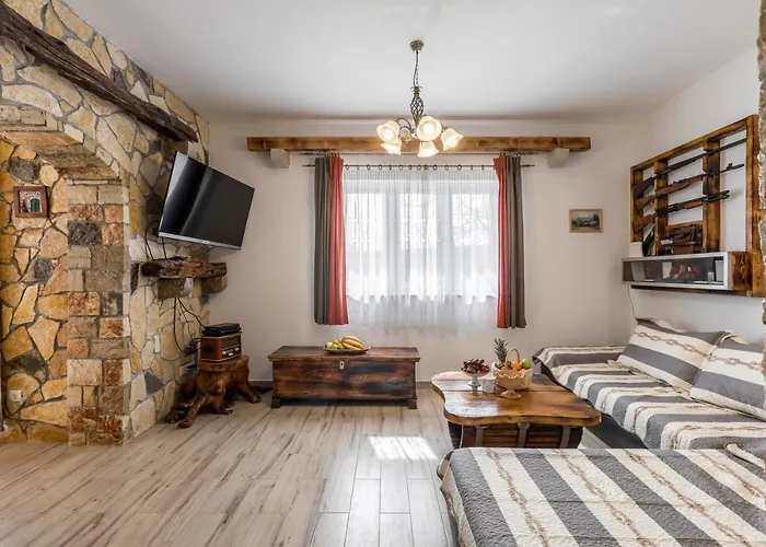 Podrugovi Dvori With Pool Koprivno