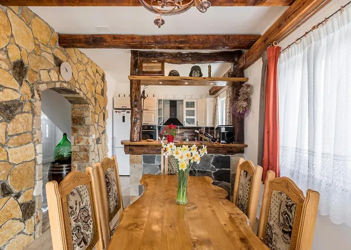 Podrugovi Dvori With Pool Koprivno