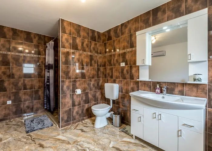 Podrugovi Dvori With Pool Vila *