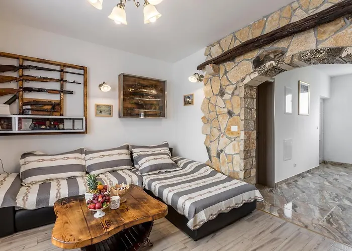 Vila Podrugovi Dvori With Pool