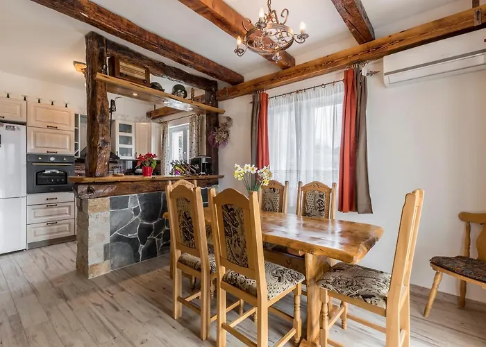 Podrugovi Dvori With Pool