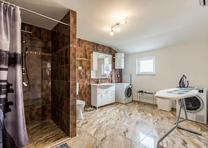 Vila Podrugovi Dvori With Pool Koprivno