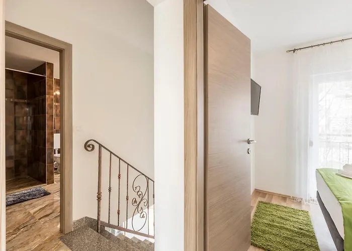 Vila Podrugovi Dvori With Pool Koprivno