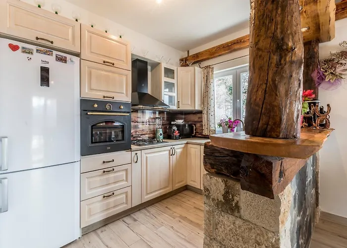 Podrugovi Dvori With Pool