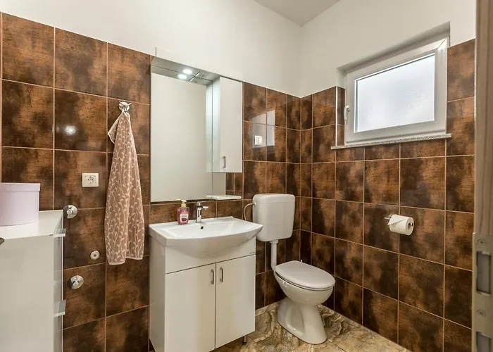 Podrugovi Dvori With Pool *