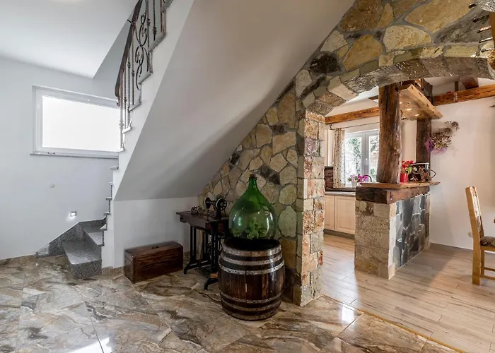 Podrugovi Dvori With Pool Koprivno