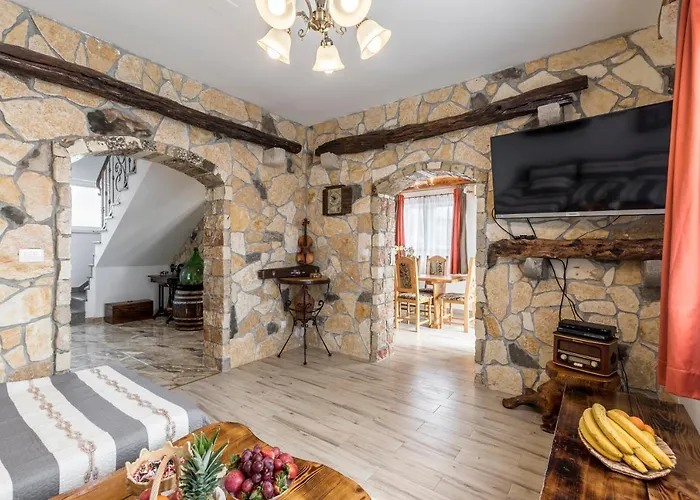 Podrugovi Dvori With Pool Koprivno