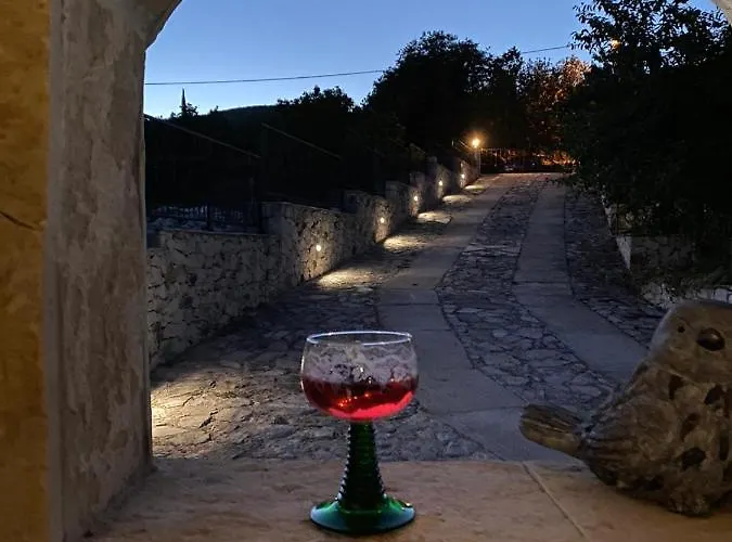 Vila Podrugovi Dvori With Pool