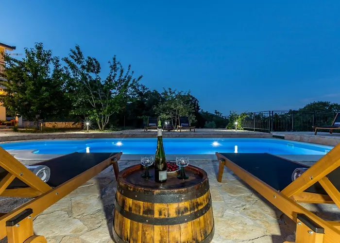 Podrugovi Dvori With Pool Vila *