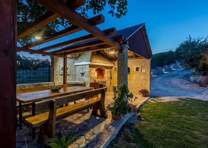 Podrugovi Dvori With Pool Vila