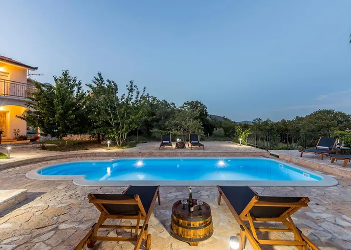 Podrugovi Dvori With Pool