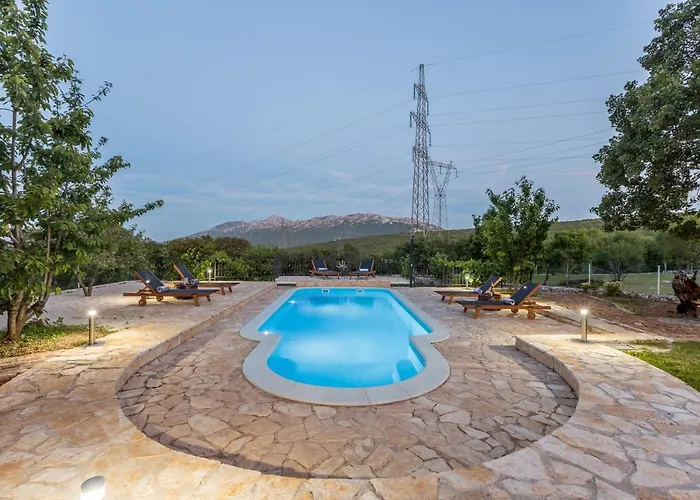 Vila Podrugovi Dvori With Pool Koprivno