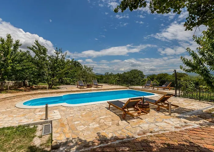 Podrugovi Dvori With Pool