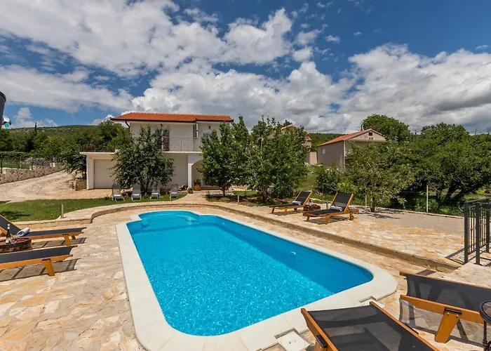 Vila Podrugovi Dvori With Pool Koprivno