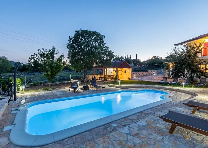 Vila Podrugovi Dvori With Pool