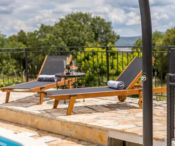 Podrugovi Dvori With Pool Koprivno