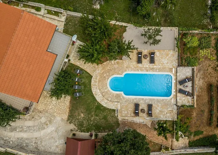 Podrugovi Dvori With Pool Koprivno