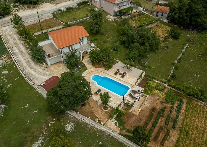 Podrugovi Dvori With Pool Koprivno